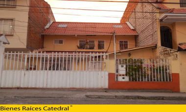 Villa Casa Edificio de venta en Cdla. Tomebamba – código:13537