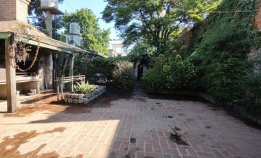 Venta Casa 5 ambientes con fondo en Villa Luzuriaga