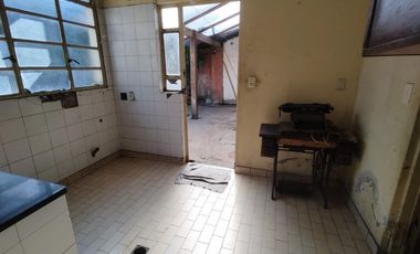 Venta Casa 5 ambientes con fondo en Villa Luzuriaga