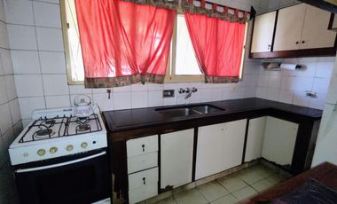 Venta Casa 5 ambientes con fondo en Villa Luzuriaga
