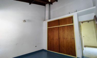 Venta Casa 5 ambientes con fondo en Villa Luzuriaga