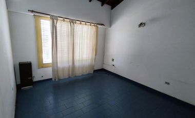 Venta Casa 5 ambientes con fondo en Villa Luzuriaga