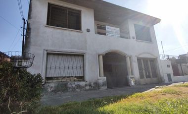 Venta Casa 5 ambientes con fondo en Villa Luzuriaga