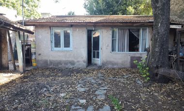 Venta Casa 5 ambientes con fondo en Villa Luzuriaga