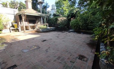 Venta Casa 5 ambientes con fondo en Villa Luzuriaga