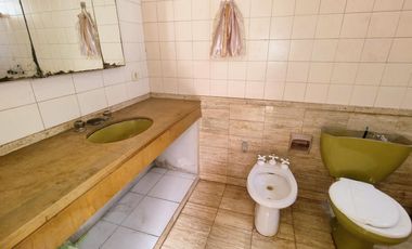 Venta Casa 5 ambientes con fondo en Villa Luzuriaga