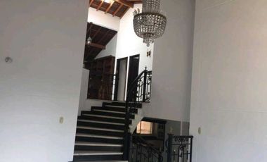 casa en arriendo en loma de san jose. Cod A8101214
