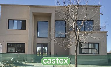 Casa en venta a estrenar con vista al Golf , en El Cantón