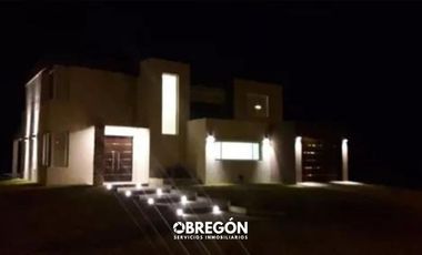 casa en alquiler en Pinamar 2024 con piscina climatizada para 8 personas,