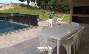casa en alquiler en Pinamar 2024 con piscina climatizada para 8 personas,