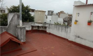 PH en primer piso de tres ambientes