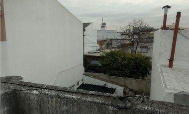 PH en primer piso de tres ambientes