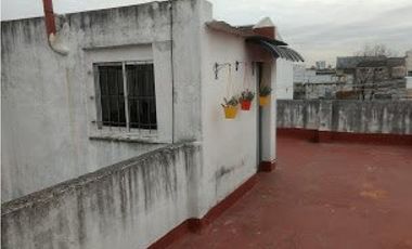 PH en primer piso de tres ambientes
