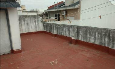 PH en primer piso de tres ambientes