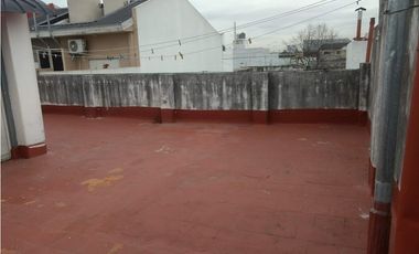PH en primer piso de tres ambientes