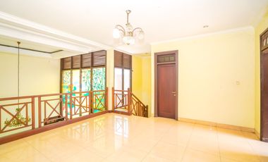 Rumah 8 Kamar Tidur 8 Menit ke Cibubur Junction Dibantu KPR J-45538