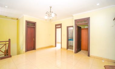 Rumah 8 Kamar Tidur 8 Menit ke Cibubur Junction Dibantu KPR J-45538