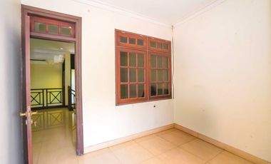 Rumah 8 Kamar Tidur 8 Menit ke Cibubur Junction Dibantu KPR J-45538