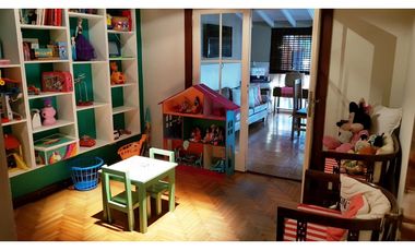 Venta chalet 5 ambientes. Garage. Quincho. Zona Constitucion.