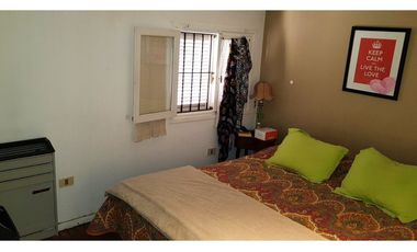 Venta chalet 5 ambientes. Garage. Quincho. Zona Constitucion.