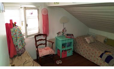 Venta chalet 5 ambientes. Garage. Quincho. Zona Constitucion.