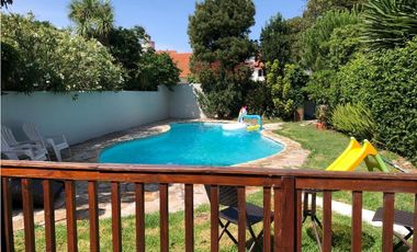 Venta chalet 5 ambientes. Garage. Quincho. Zona Constitucion.