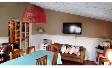 Venta chalet 5 ambientes. Garage. Quincho. Zona Constitucion.