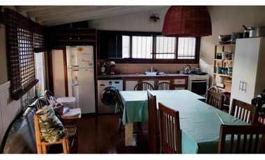Venta chalet 5 ambientes. Garage. Quincho. Zona Constitucion.
