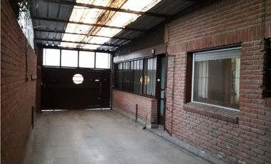 Preciosa casa de 3 amb con gran taller/deposito CON O SIN RENTA