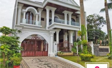 Rumah 3 Lantai + Kolam Renang Luas 375 di PBI Araya Malang