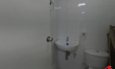 oficina en arriendo en las vegas. Cod A3649