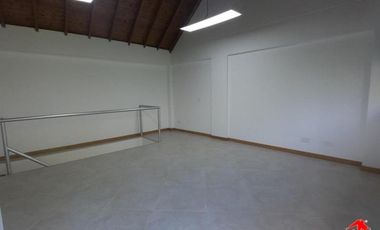 oficina en arriendo en las vegas. Cod A3649