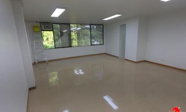 oficina en arriendo en las vegas. Cod A3649