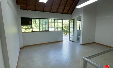 oficina en arriendo en las vegas. Cod A3649