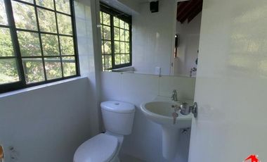 oficina en arriendo en las vegas. Cod A3649