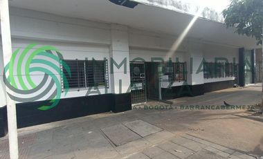 local en arriendo en sector comercial. Cod A17003