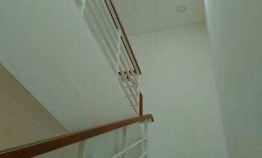 DIJUAL TOWNHOUSE CANTIK MURAH DI BINTARO, JOMBANG TANGERANG SELATAN