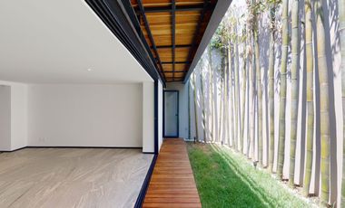 HERMOSA CASA EN CALLE CERADA