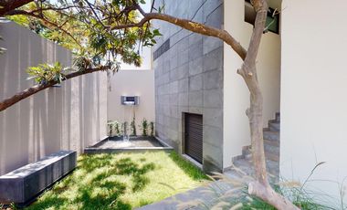 HERMOSA CASA EN CALLE CERADA