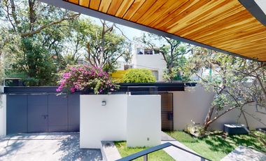 HERMOSA CASA EN CALLE CERADA