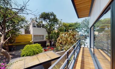 HERMOSA CASA EN CALLE CERADA
