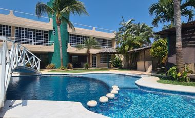 EN VENTA CASA EN ACAPULCO DIAMANTE CON FRENTE A LA LAGUNA DE 3 PALOS