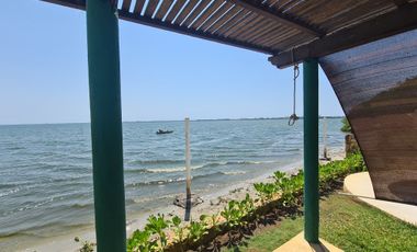 EN VENTA CASA EN ACAPULCO DIAMANTE CON FRENTE A LA LAGUNA DE 3 PALOS