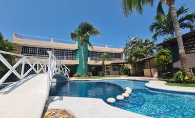 EN VENTA CASA EN ACAPULCO DIAMANTE CON FRENTE A LA LAGUNA DE 3 PALOS