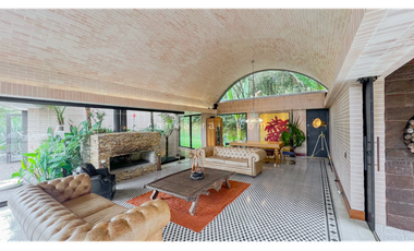 Venta de Casa Campestre Atemporal Alto del Escobero