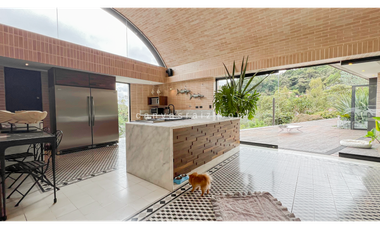 Venta de Casa Campestre Atemporal Alto del Escobero
