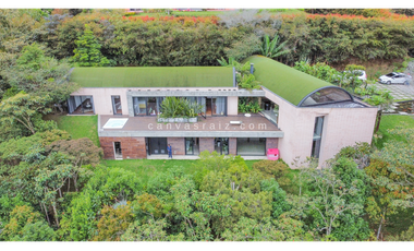 Venta de Casa Campestre Atemporal Alto del Escobero