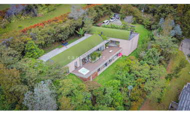 Venta de Casa Campestre Atemporal Alto del Escobero