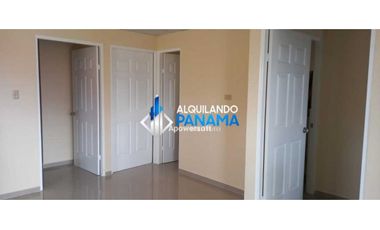 Se renta linda y acogedora casa en Villas de Alto Boquete. Caldera