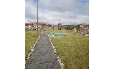 Se renta linda y acogedora casa en Villas de Alto Boquete. Caldera